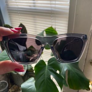 Illesteva Lisbon Sunglasses in grey/“Smoke”